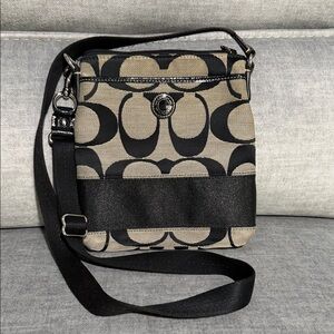 Coach Crossbody 🖤